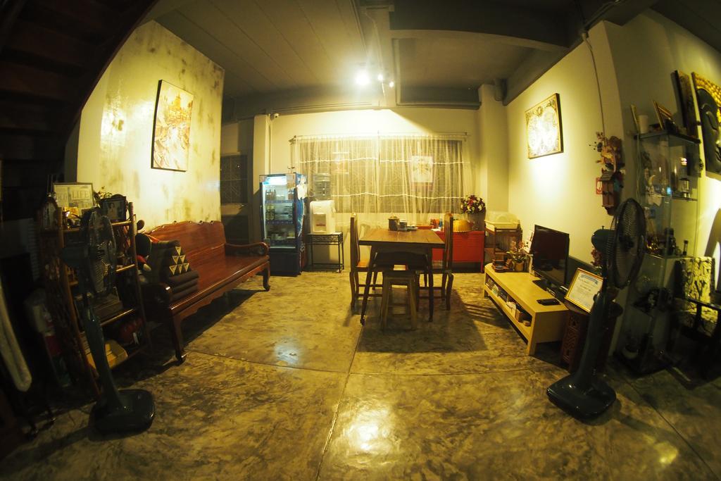 Mon Lodge & Yoga Donmueang Bangkok Luaran gambar