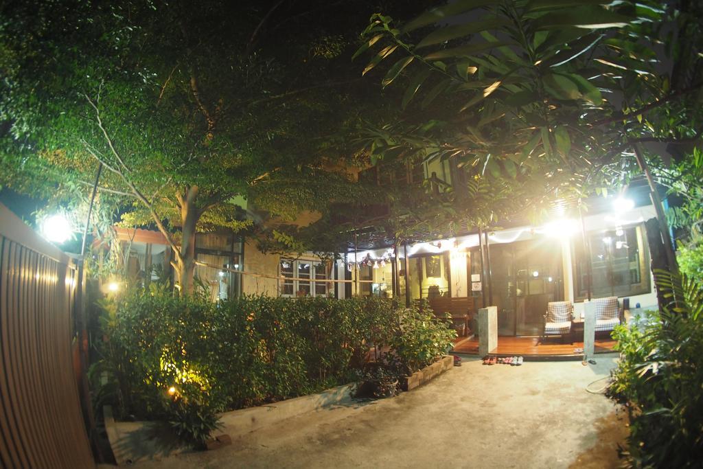 Mon Lodge & Yoga Donmueang Bangkok Luaran gambar